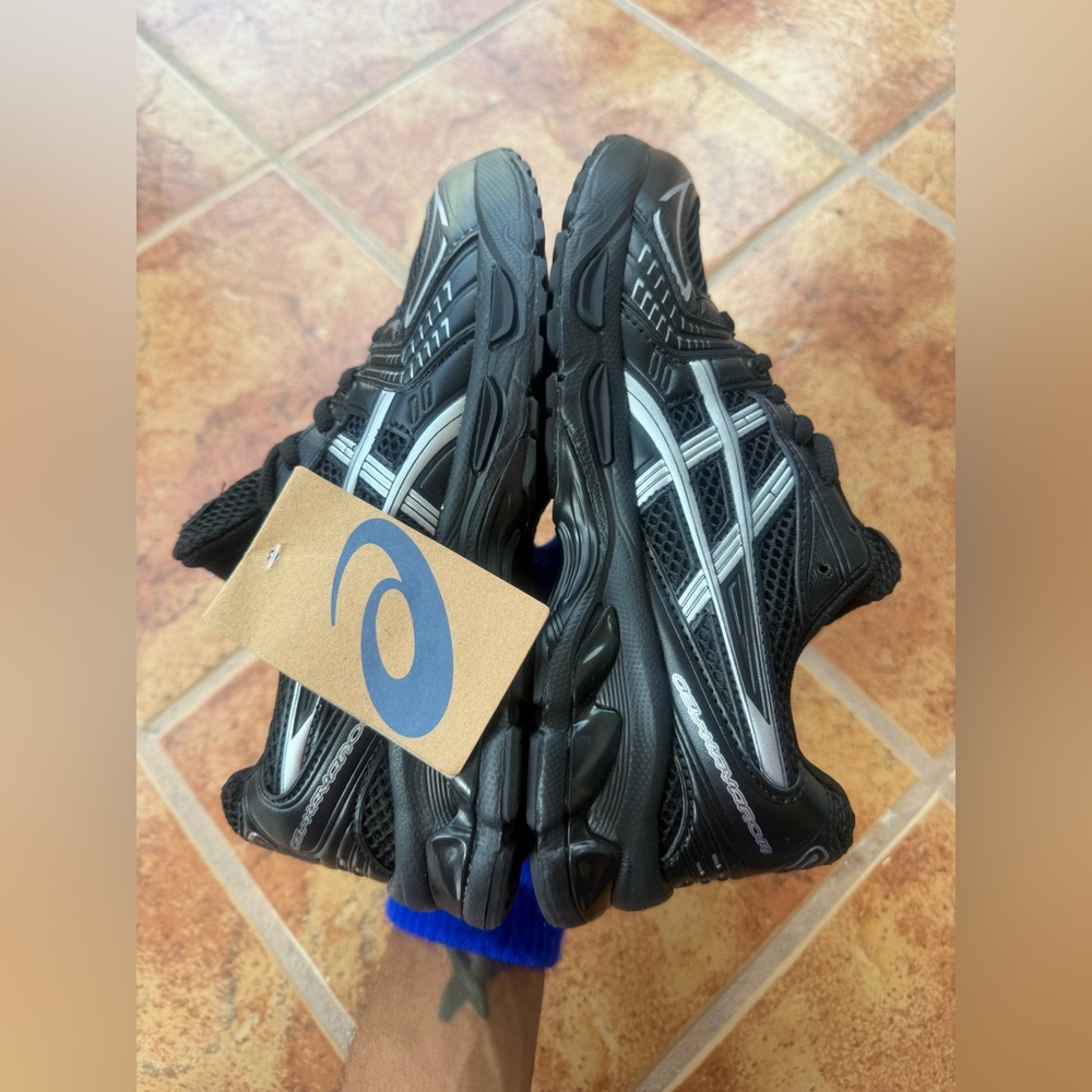 Size 8 Men’s And 9.5 Women’s -Asics Black and Silver Men's Athletic Sneakers - Picture 5 of 7